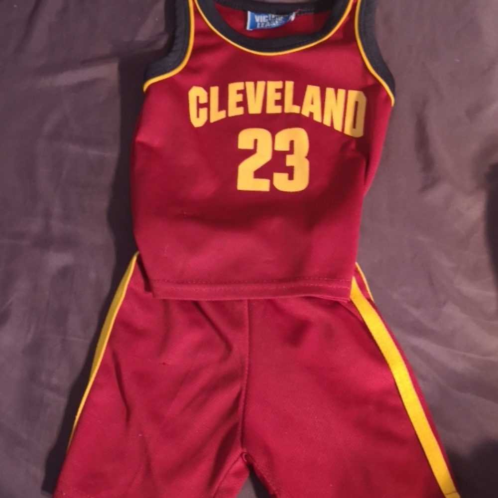 ❤️ 6-9 mo Basketball Outfit Cleveland